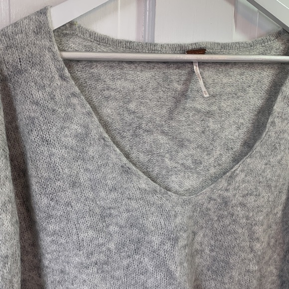 Free People Gray Gossamer V-Neck Wool Blend Sweater Size XS - Picture 6 of 11